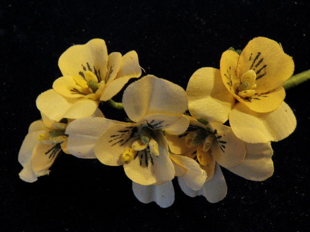 Vintage Millinery Flower 1.5&Prime; Violet Bunch Yellow Fabric for Hat or Hair Y76A