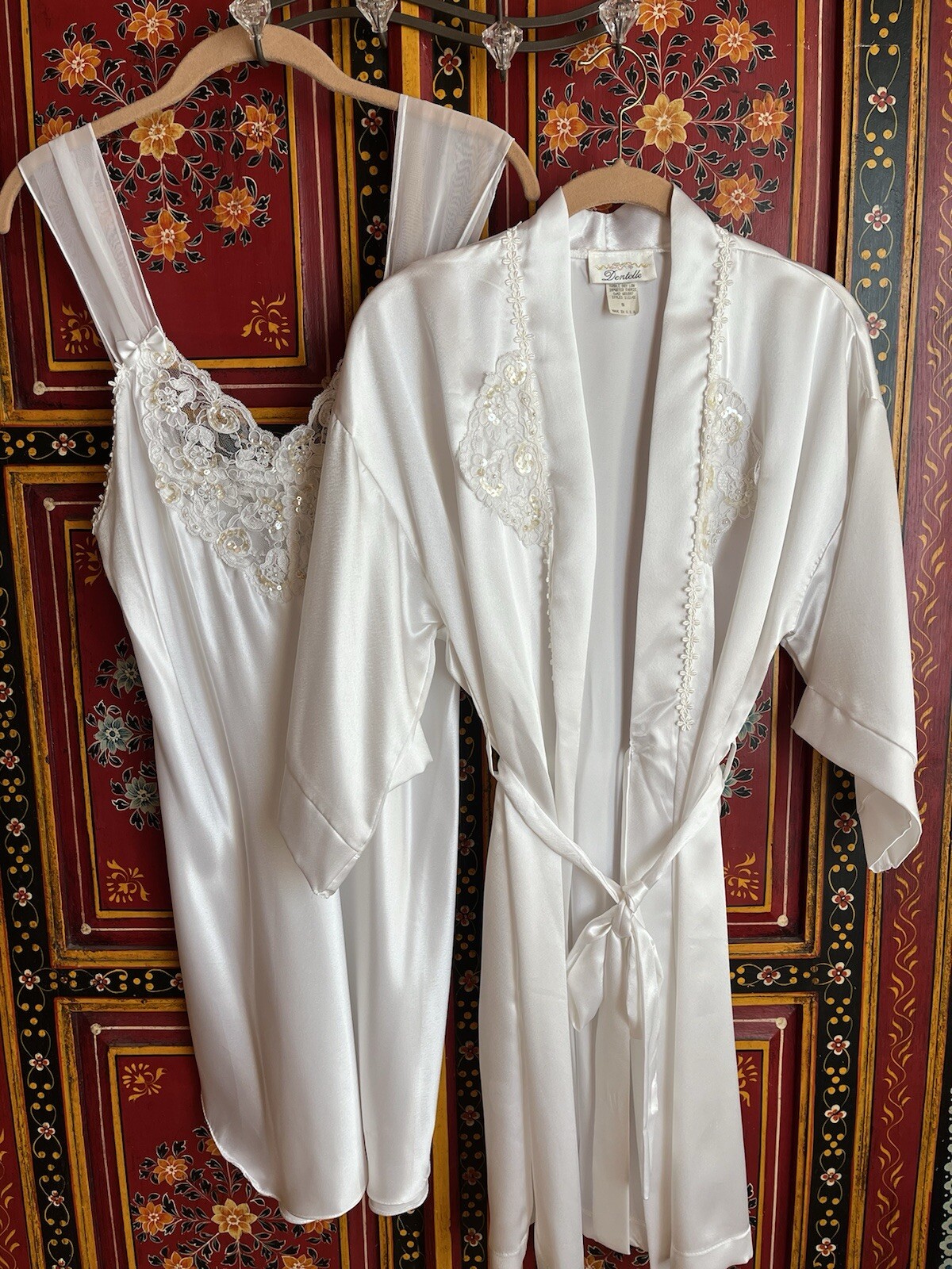 Dentelle Romantic Vintage Lingerie Set, Satin Sequin Robe SZ S & Negligee SZ M