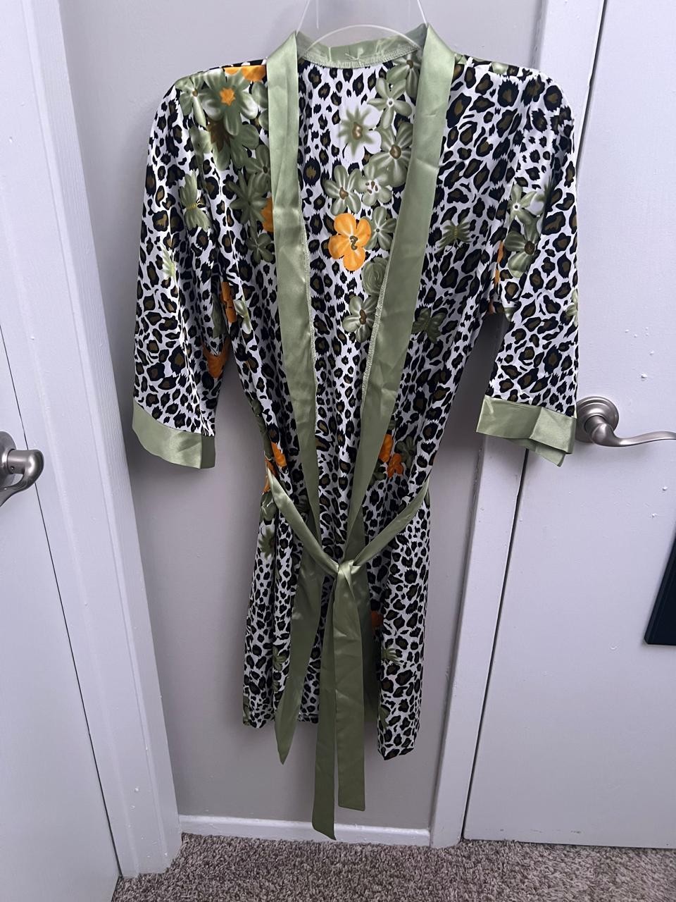 Luxury 2-Piece Satin Nightgown & Short Robe Set Size M | Animal Print Floral
