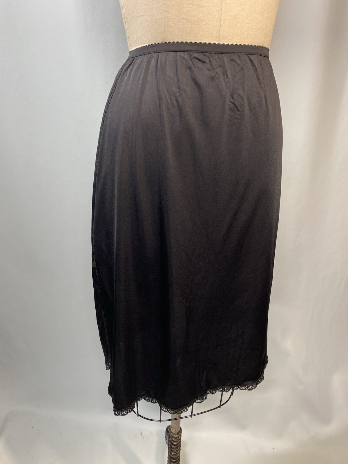 Vintage half Slip SIZE MEDIUM TALL black nylon SHADOWLINE long length 26&Prime; slits