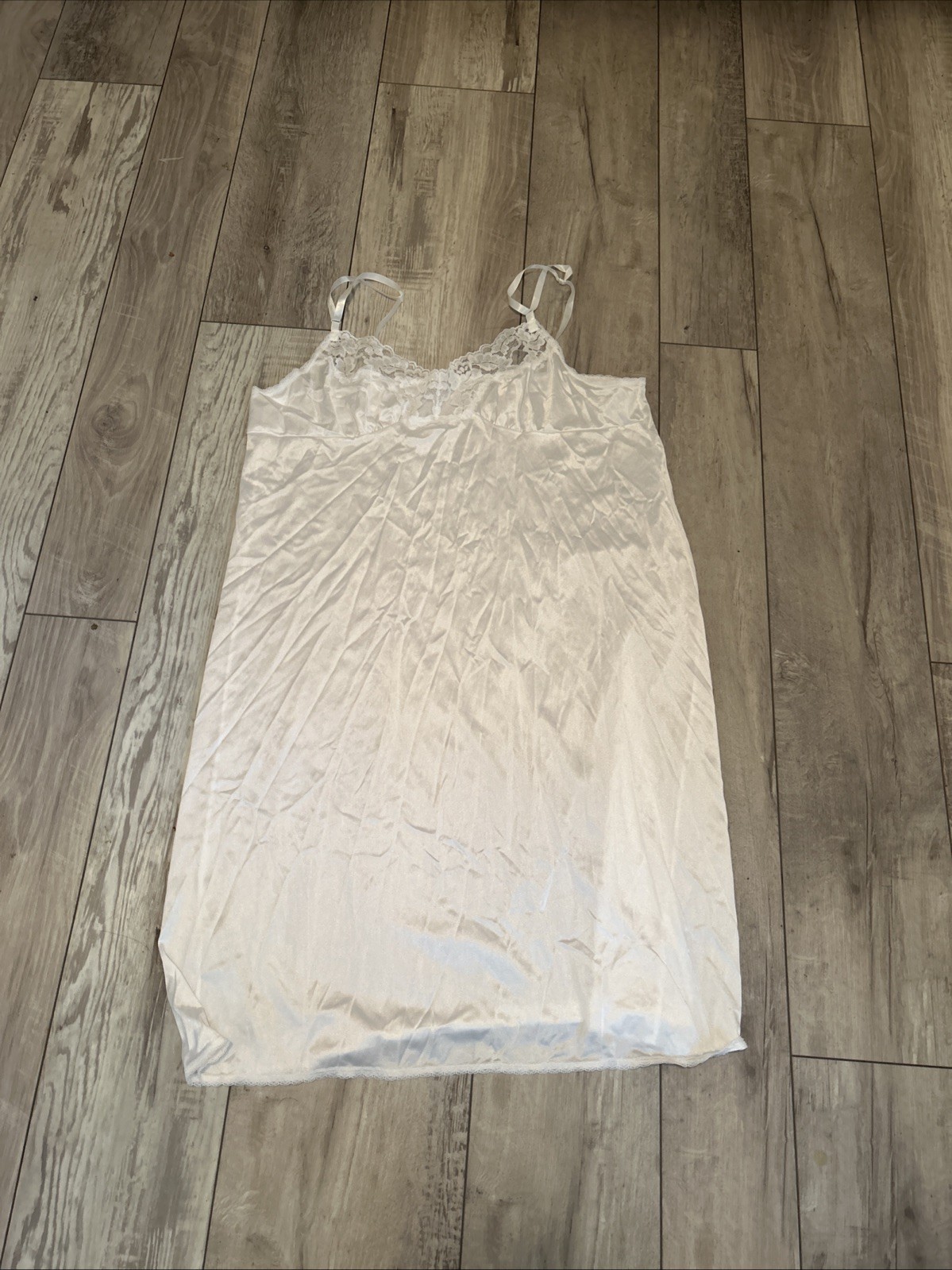 VTG Vassaret WHITE NYLON STRETCH SHEER LACE CUPS FULL DRESS SLIP 26&Prime; 42/48