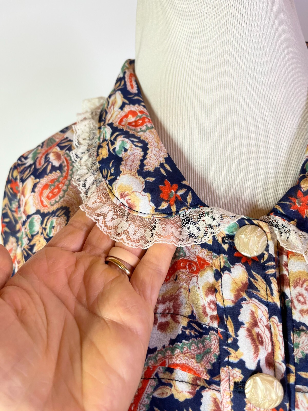 Vintage Unbranded Floral Shirtdress Sheer Lace Collar Fits 10/12