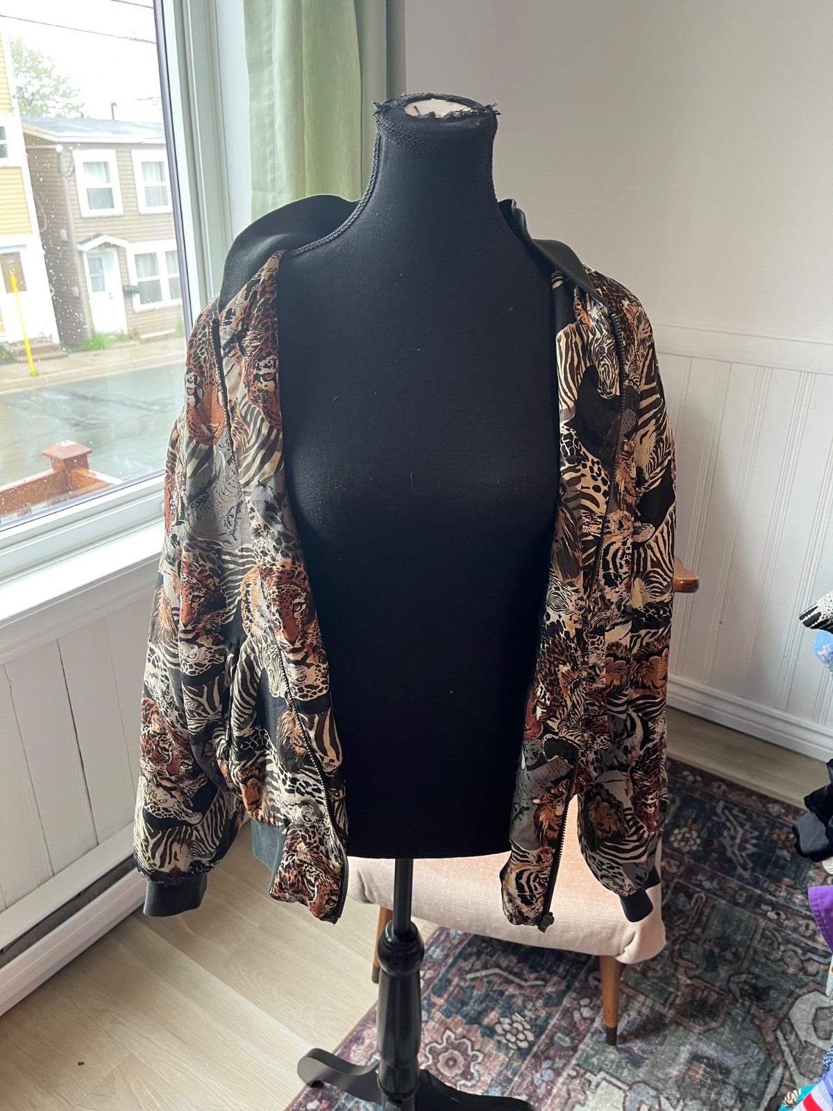 Womens vintage 100% silk bomber Jacket animal African print size L