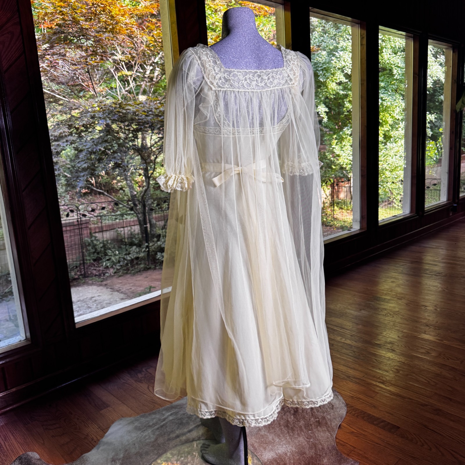 Vintage 50s 60s Yellow Lace Babydoll Nightgown & Peignoir Set Vanity Fair Small