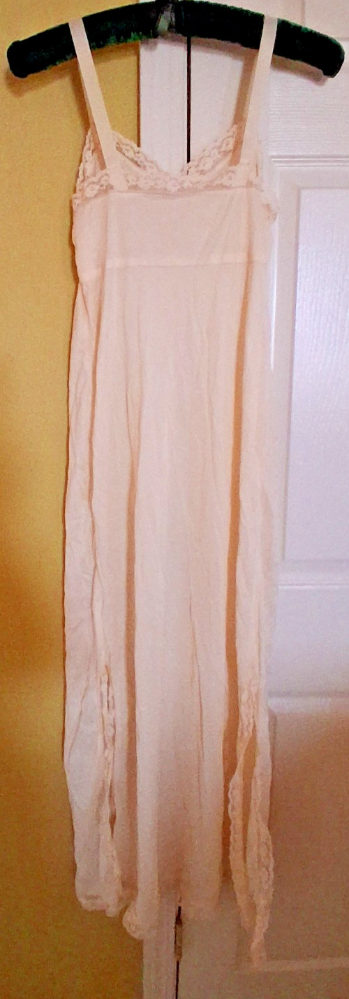 VNTAGE FLOOR LENGTH LONG BEIGE SLIP W/LACE TRIM, NO LABEL, LOOKS LIKE A SMALL SZ
