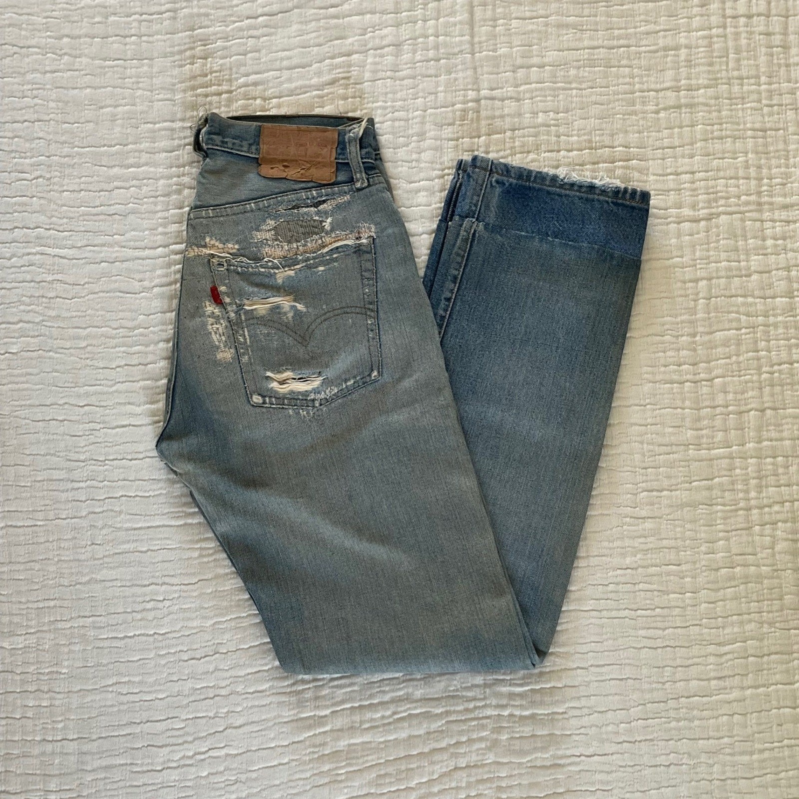 Vintage distressed Levi&rsquo;s 501 Jeans 28×31