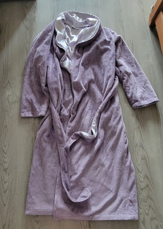 Vintage PRIVATE QUARTERS Women&rsquo;s Small Lavender Plush Robe Bathrobe Made in