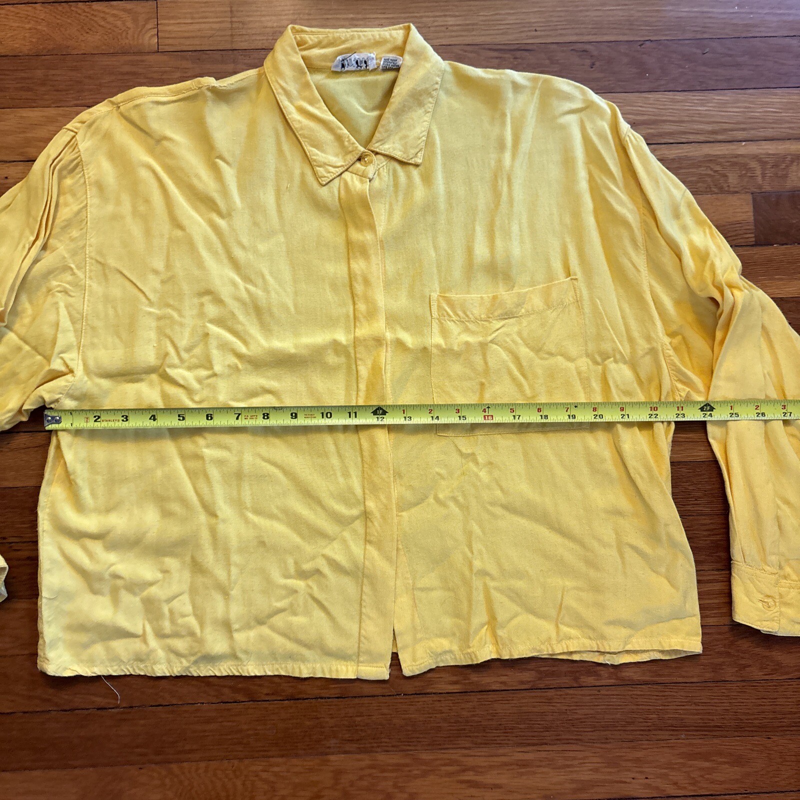 VTG Entity Women&rsquo;s 42 Yellow Button Down Long Sleeved Pocket Blouse