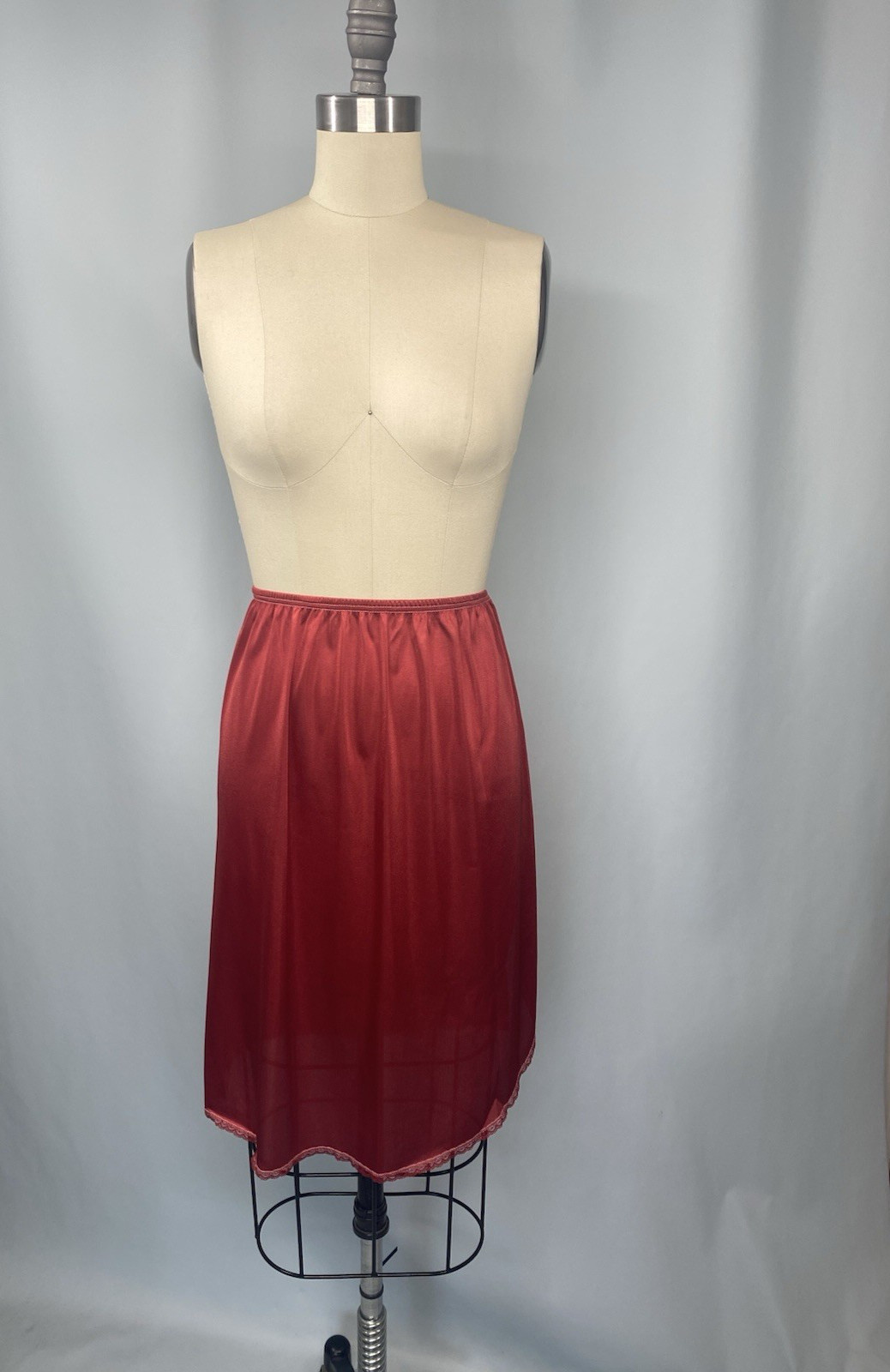 Vintage Half Slip SIZE SMALL long length 22&Prime; classic red nylon VASSARETTE