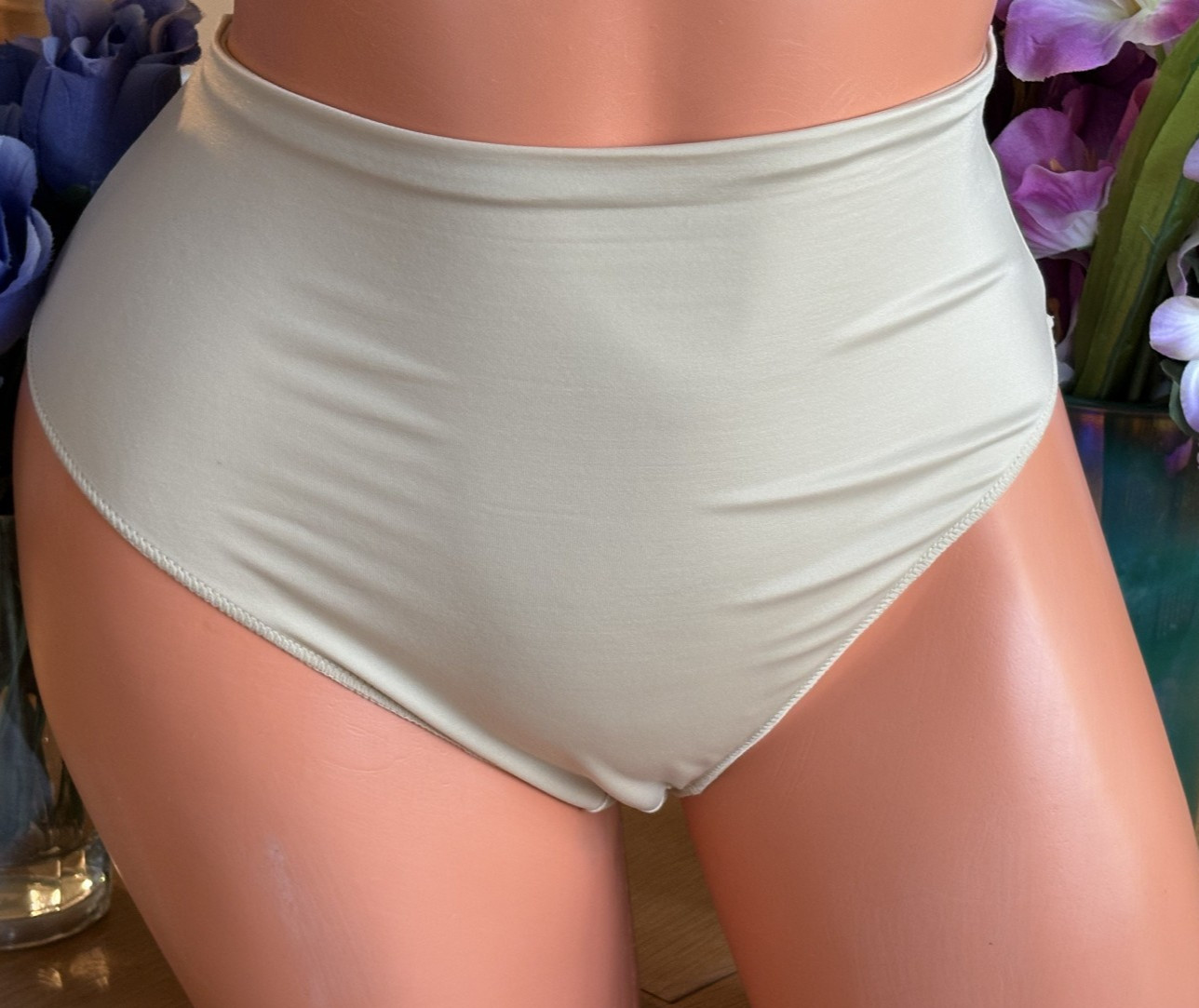 SPANX Medium Beige Hi Cut Light Weight Seamless Shaping Panties NWOT VINTAGE