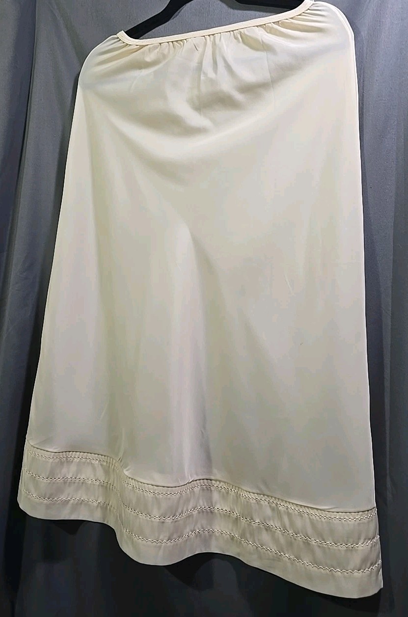 Slippery Smooth Vintage Half Slip Lady Lynne Waist 26&Prime;-32&Prime; Length 34&Prime; Ivory