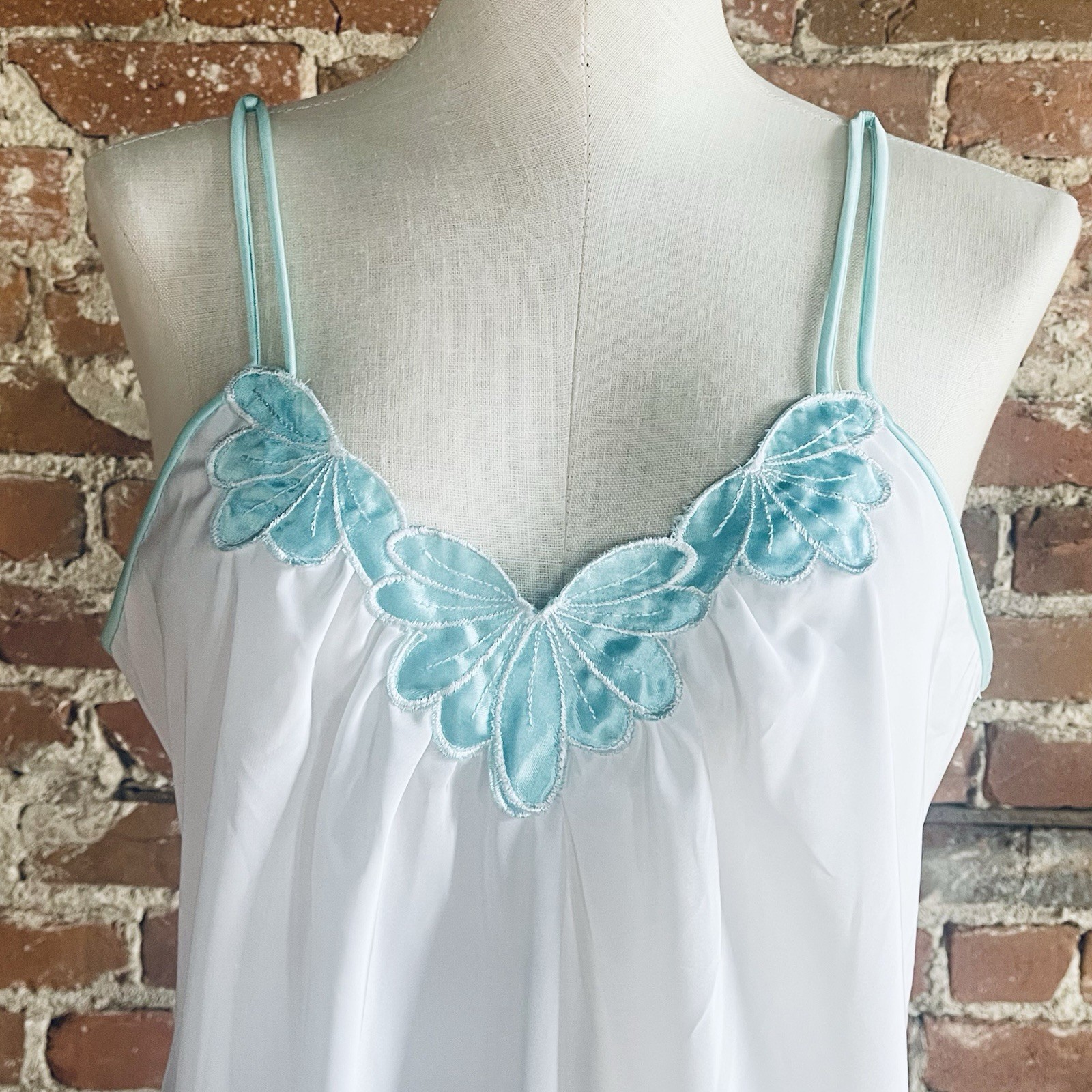 Vintage Lorraine Women’s Medium White Teal Trim and Embroidery Slip / Gown USA