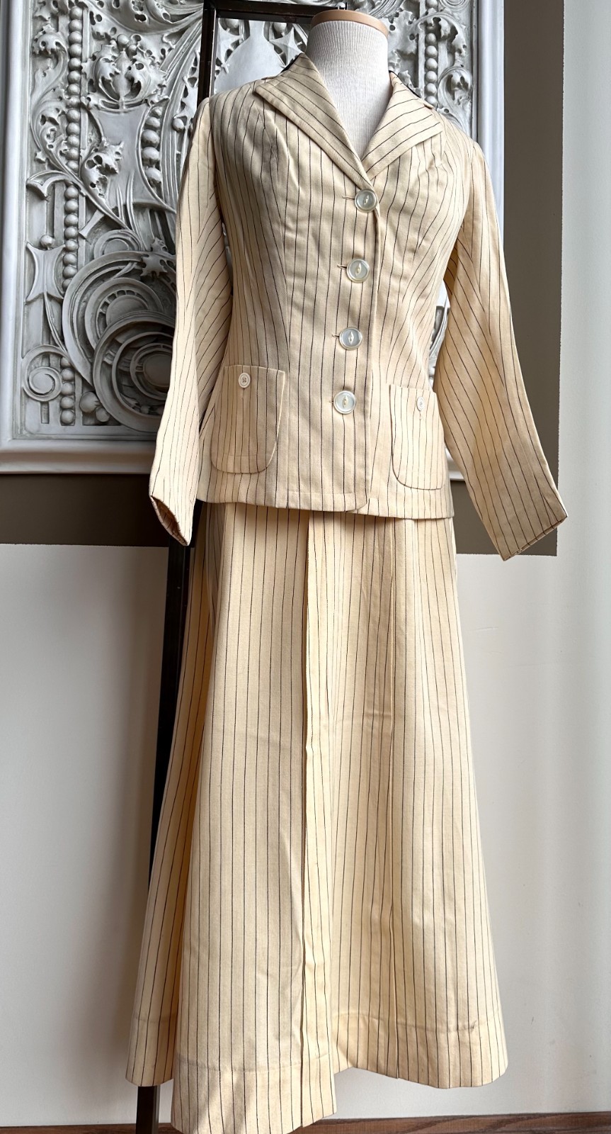 Edwardian Titanic White Wool Pinstripe Women&rsquo;s Walking Suit Jacket & Skirt 1910s
