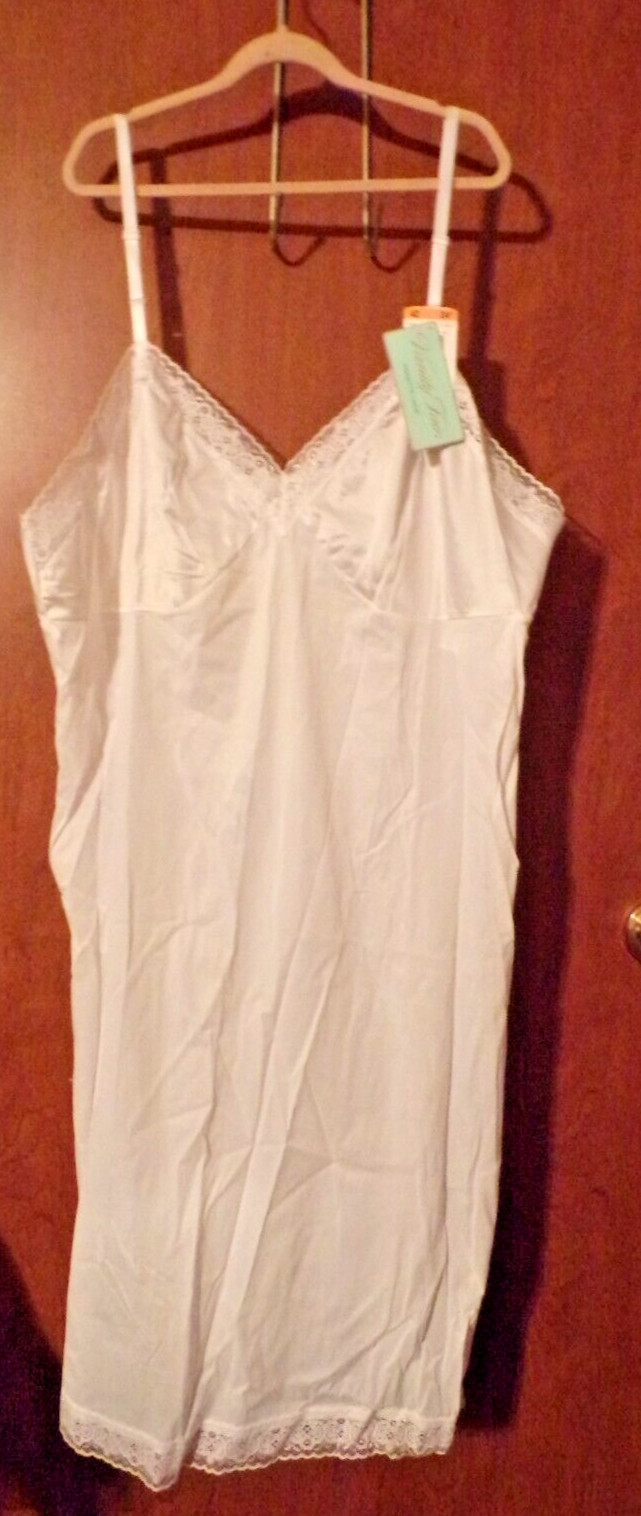 Vintage with Tags Vanity Fair DuPont Nylon Full Slip With Lace Size 24&Prime; 42/48