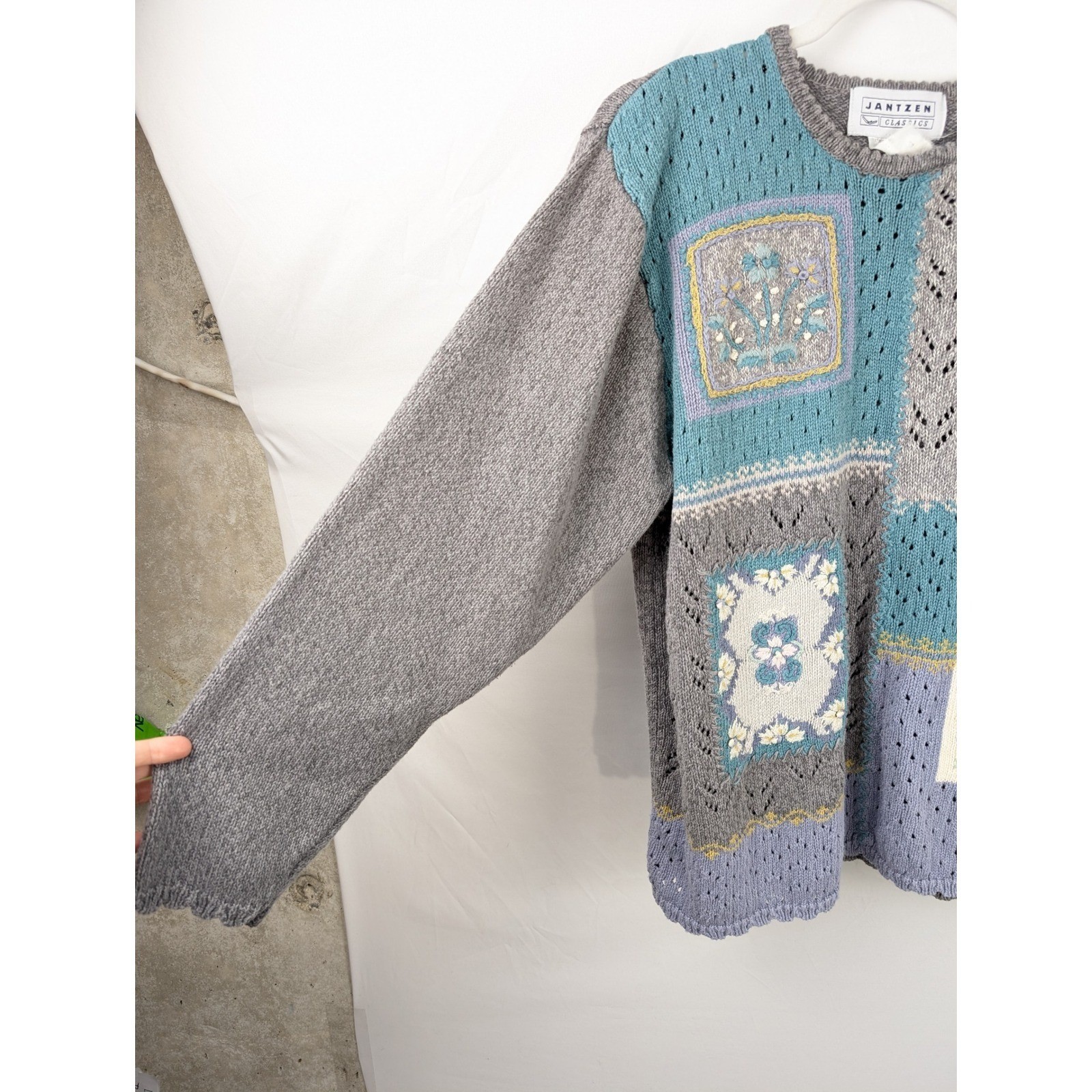 Vintage 90s Floral Embroidered Patchwork Sweater Size L Gray Cottagecore Teacher