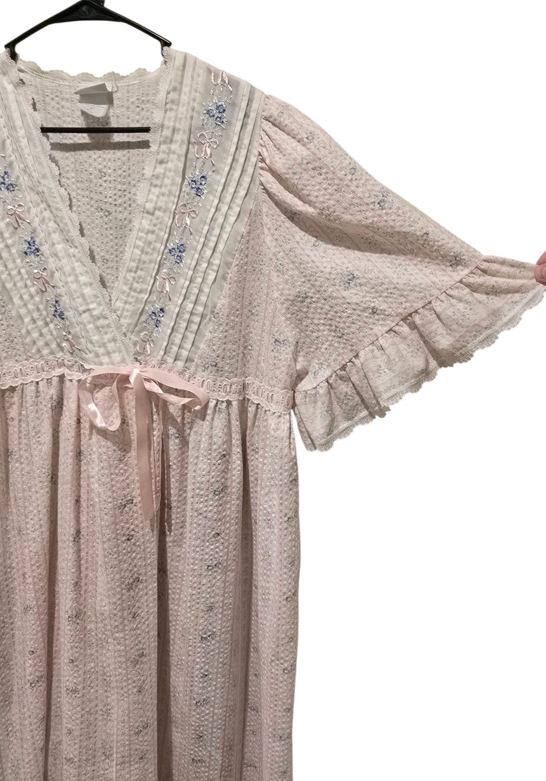 Beautiful Vintage Gilligan & O&rsquo;Malley Long Nightgown With Floral And Bow Pattern