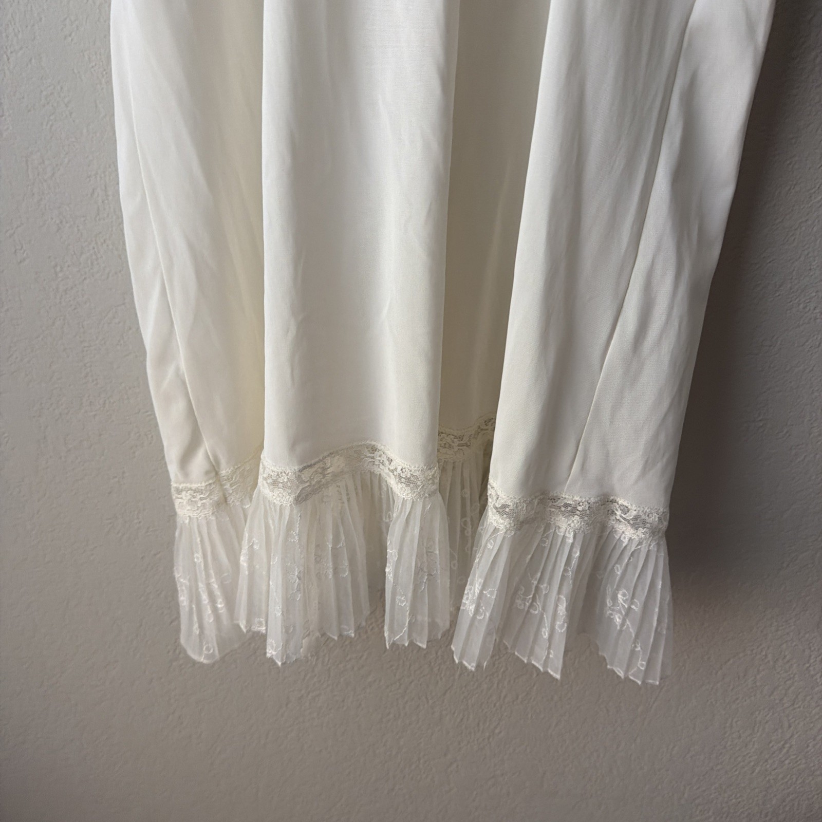 Vintage Seamprufe Full Slip White pin-up Short 33 Bust lace Cups USA bridal 50s