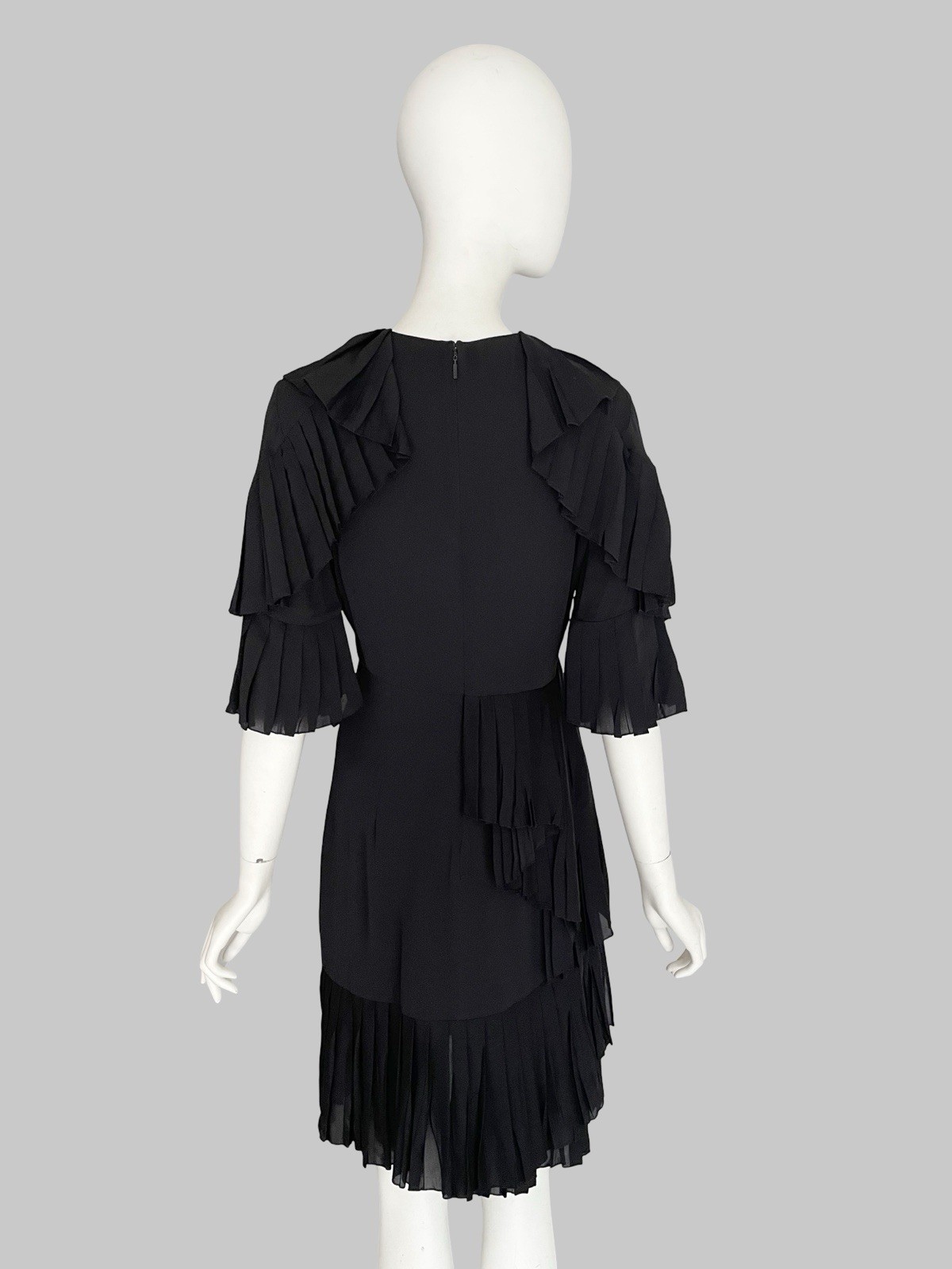 Gucci Fall 2015 Size 42 US 6 Black Silk Pleated Ruffled Dress V Neck Alessandro
