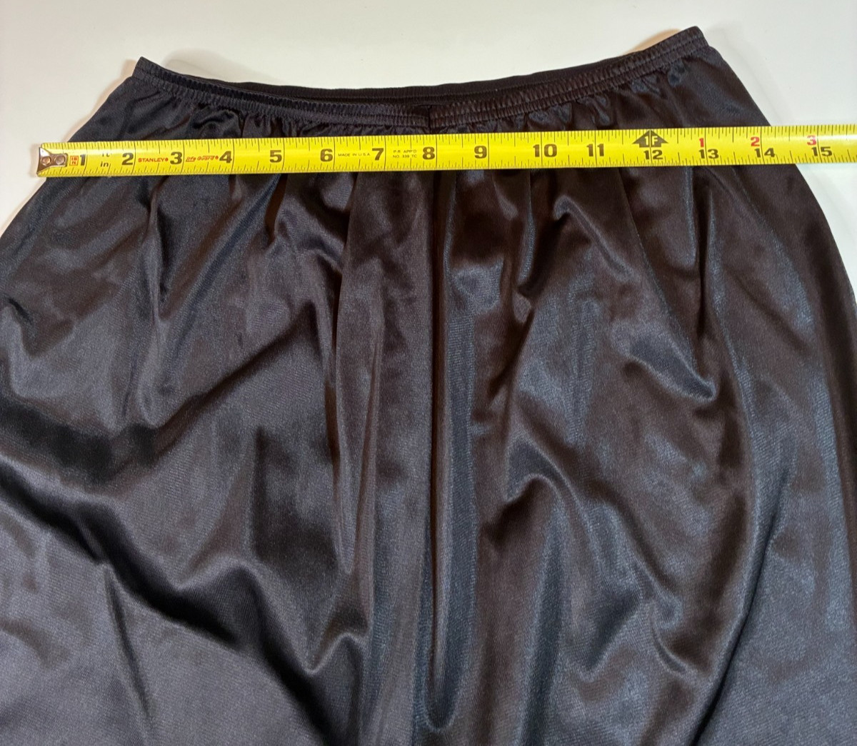VASSARETTE Black HALF SLIP Size MEDIUM 40 Nylon Slit LACE HEM OfficeSiren Goth