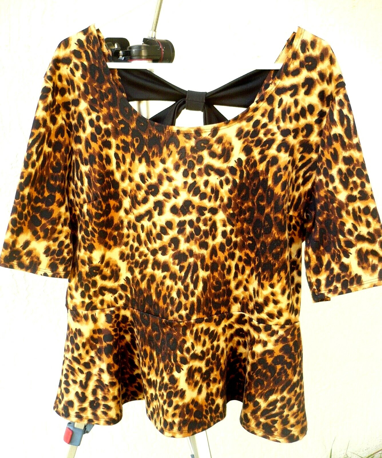 VTG DRAMA GOLD 2X 1X XL LEOPARD PRINT BOW OPEN BACK KNIT TOP PEPLUM BLOUSE WOMEN