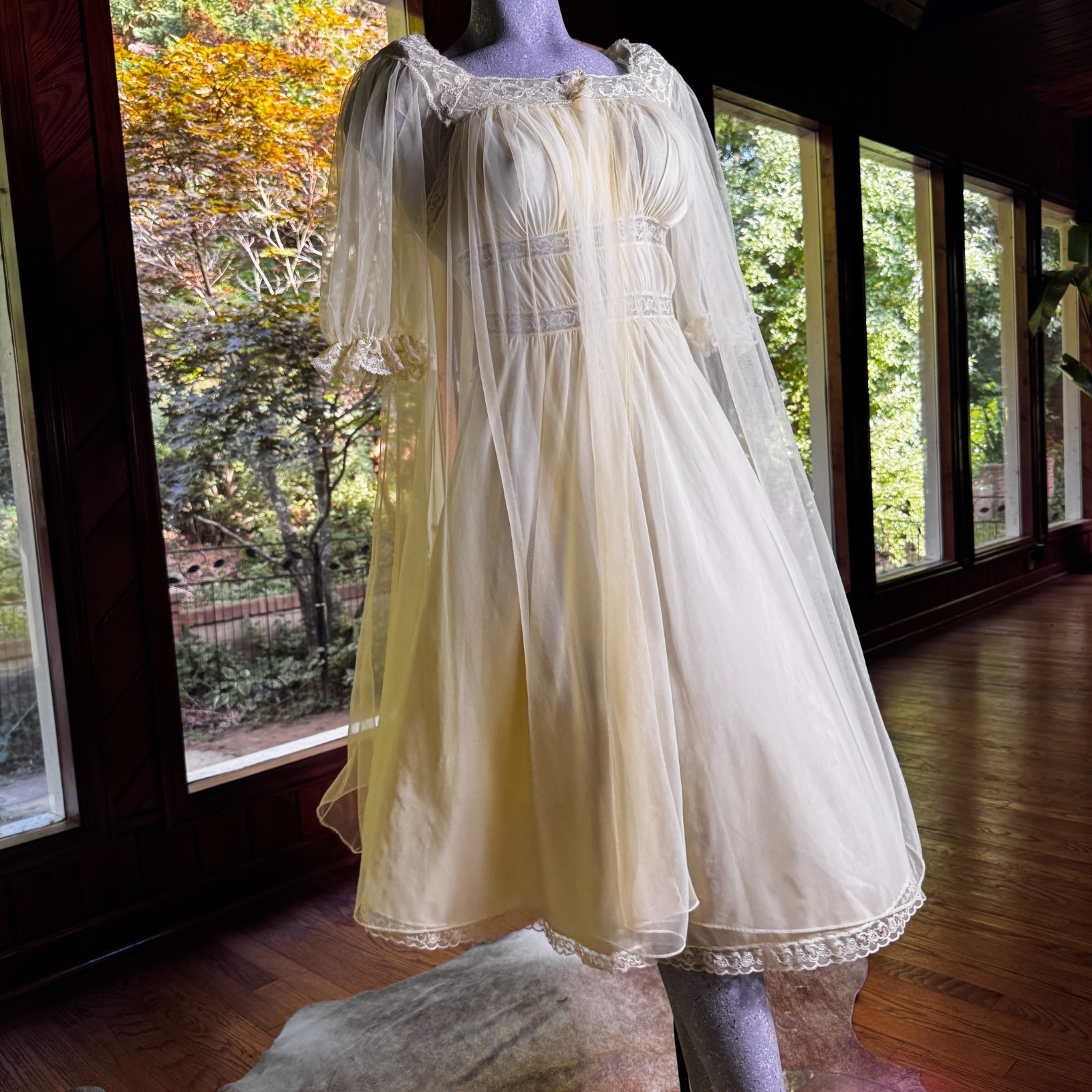 Vintage 50s 60s Yellow Lace Babydoll Nightgown & Peignoir Set Vanity Fair Small