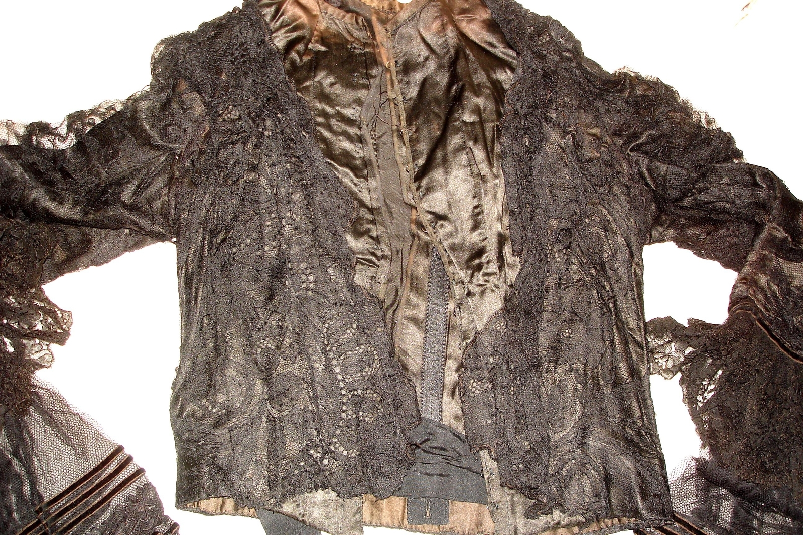 Outstanding Victorian Top Bodice completly covered with Chantilly Lace