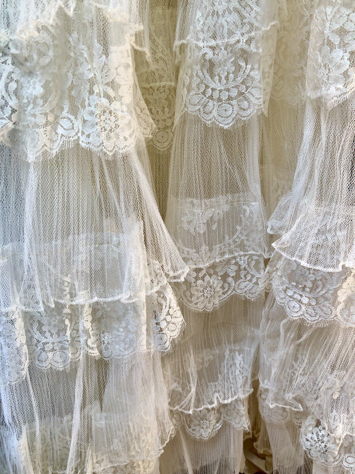 Vintage 1950s Princess Bride Wedding Gowns Ivory Illusion Chantilly Lace Dresses
