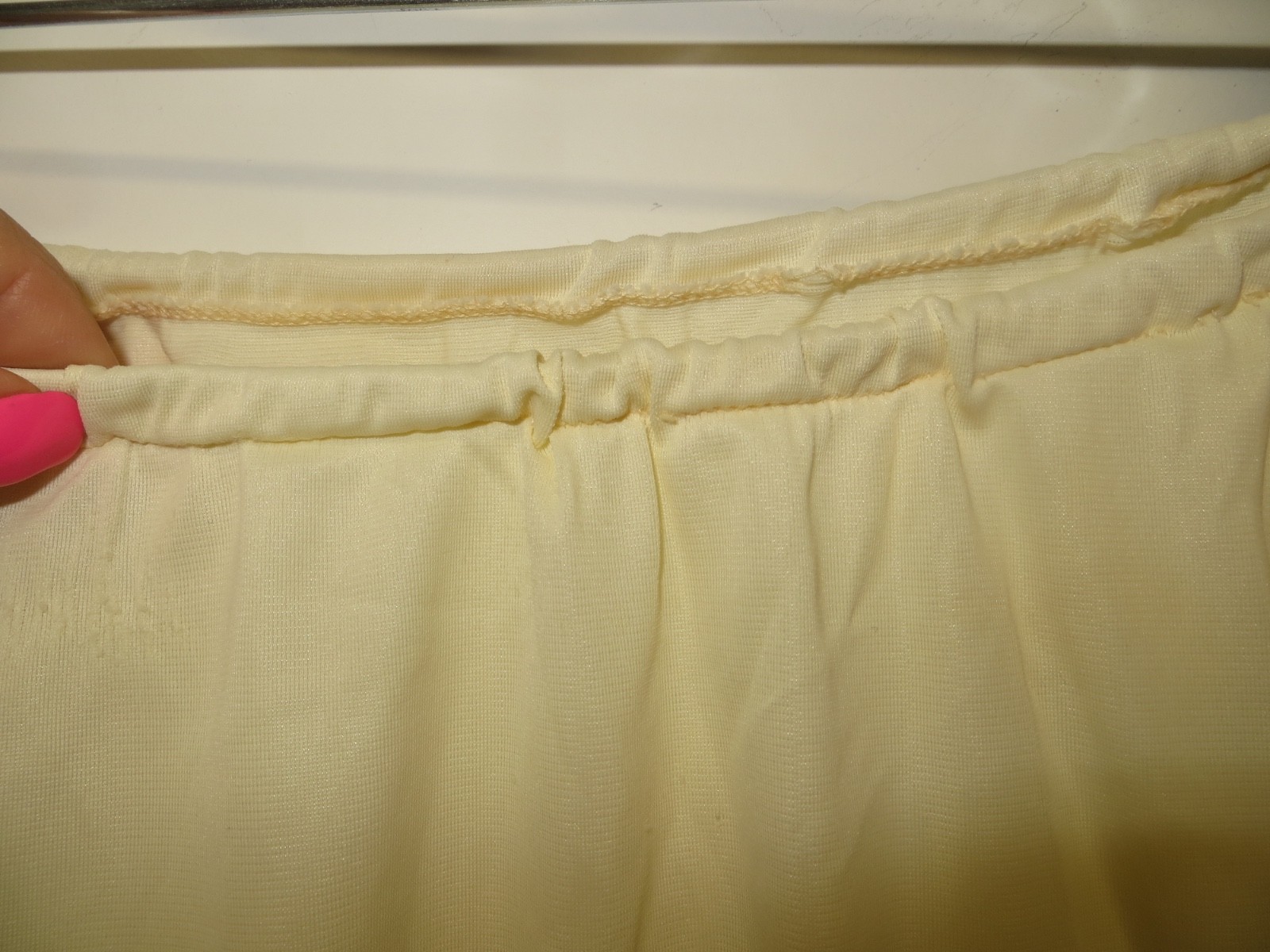 Vintage Van Roalte Half Slip – Off-White Color – Size Large – 21 1/2&Prime; Long