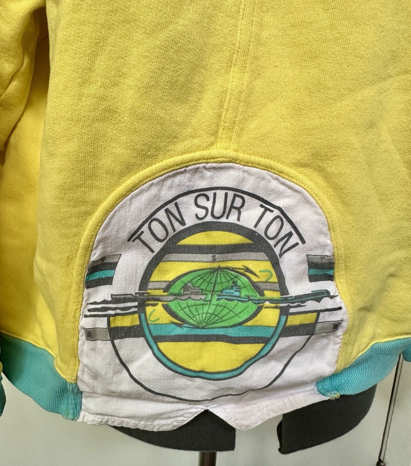 VINTAGE 1980s TON SUR TON OVERSIZED FLEECE SWEATSHIRT YELLOW AQUA STREETWEAR M