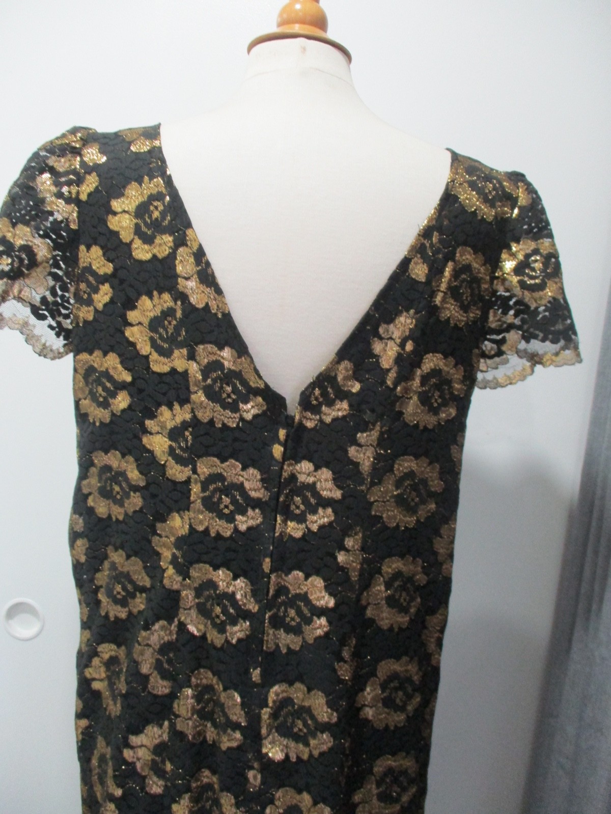 GORGEOUS VINTAGE DRESS 100% POLYESTER IN FLORAL LACE PRINT BLACK & GOLD X-LARGE!