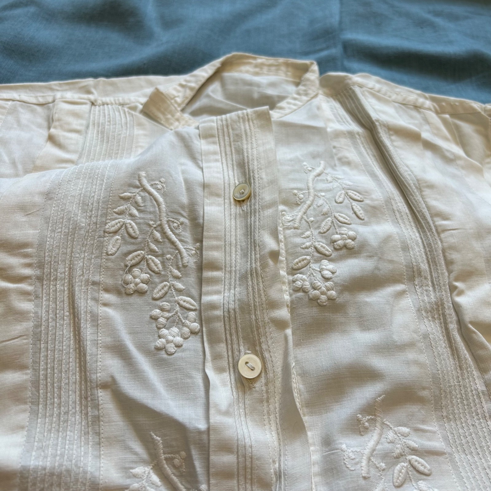 Late 19th-Early 20th Century Women&rsquo;s Blouse Machine Embroidery and Pleats