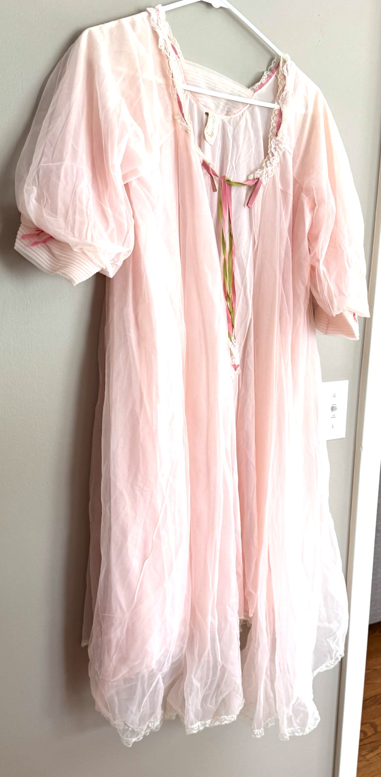 Vintage 70&rsquo;s CHEVETTE PINK Nightgown Nightie Lingerie Sz S EVA GABOR style