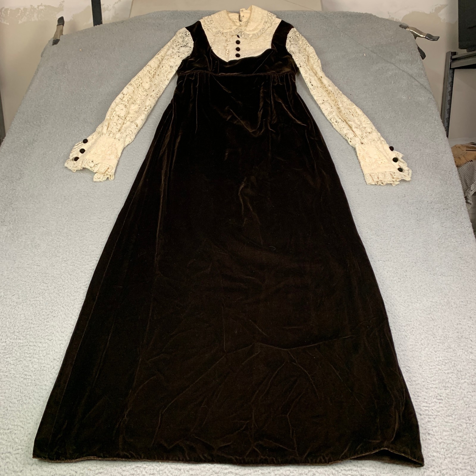 60s Vintage Bib Lace Front Velvet Mod Hippie Maxi Dress Prairie Wedding 57&Prime;