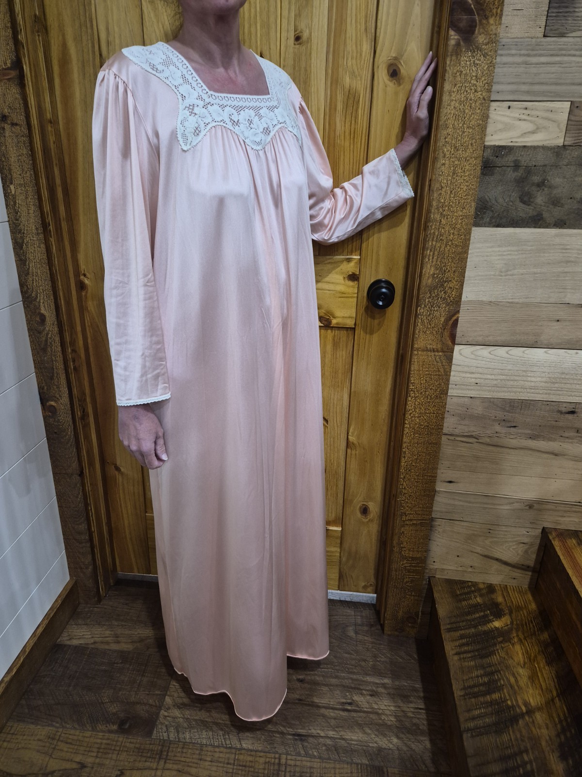 Vintage Vanity Fair 60&rsquo;s Peaches & Cream Peignoir Lingerie Set Nightgown & Robe