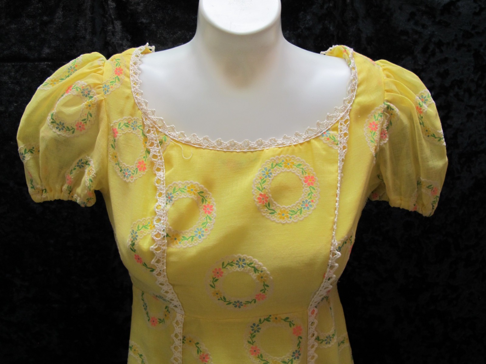 Vintage 1970&rsquo;s Yellow Floral JCPenney&rsquo;s Original Dress (H0189)
