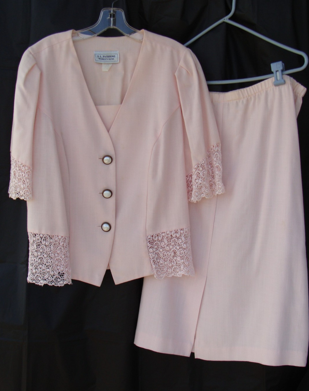 vintage size 16 Fashions women&rsquo;s L/XL pink skirt set with crochet