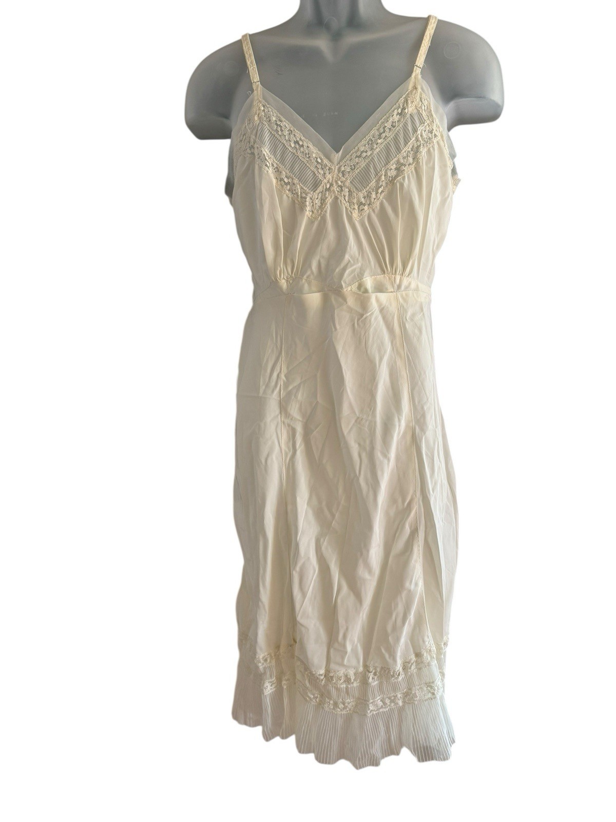 Vintage Unbranded Ivory Nylon Full Slip w/ Lace Size 38 Double Ruffle Bottom