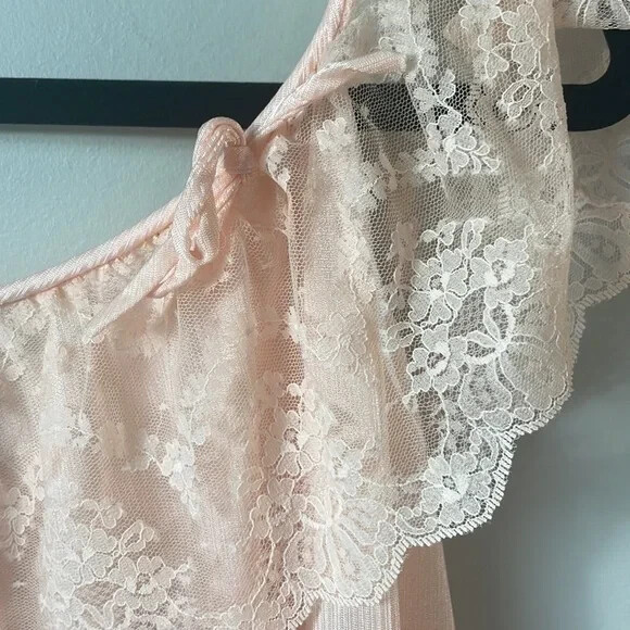 Vintage Stardust peach blush negligée 💯 nylon size 42 lace chemise nightie