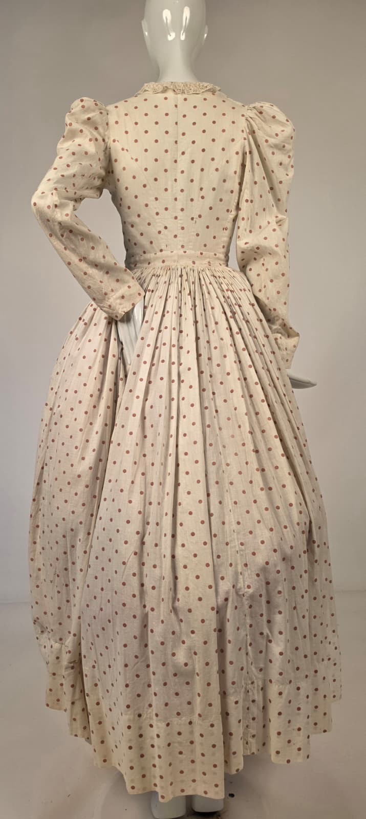 VICTORIAN 1890’S POLKA DOT PRINT COTTON DRESS W PUFF SLEEVES + BUTTON FRONT