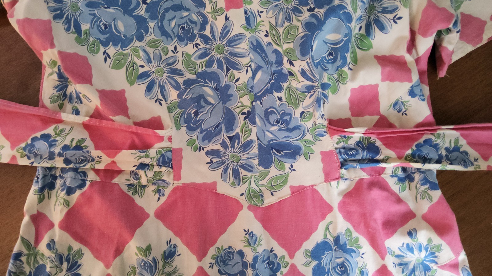 VTG HOUSE DRESS 1940s COTTON PRINT WWII Yrs. Size Small. Pink Blue Floral Checks