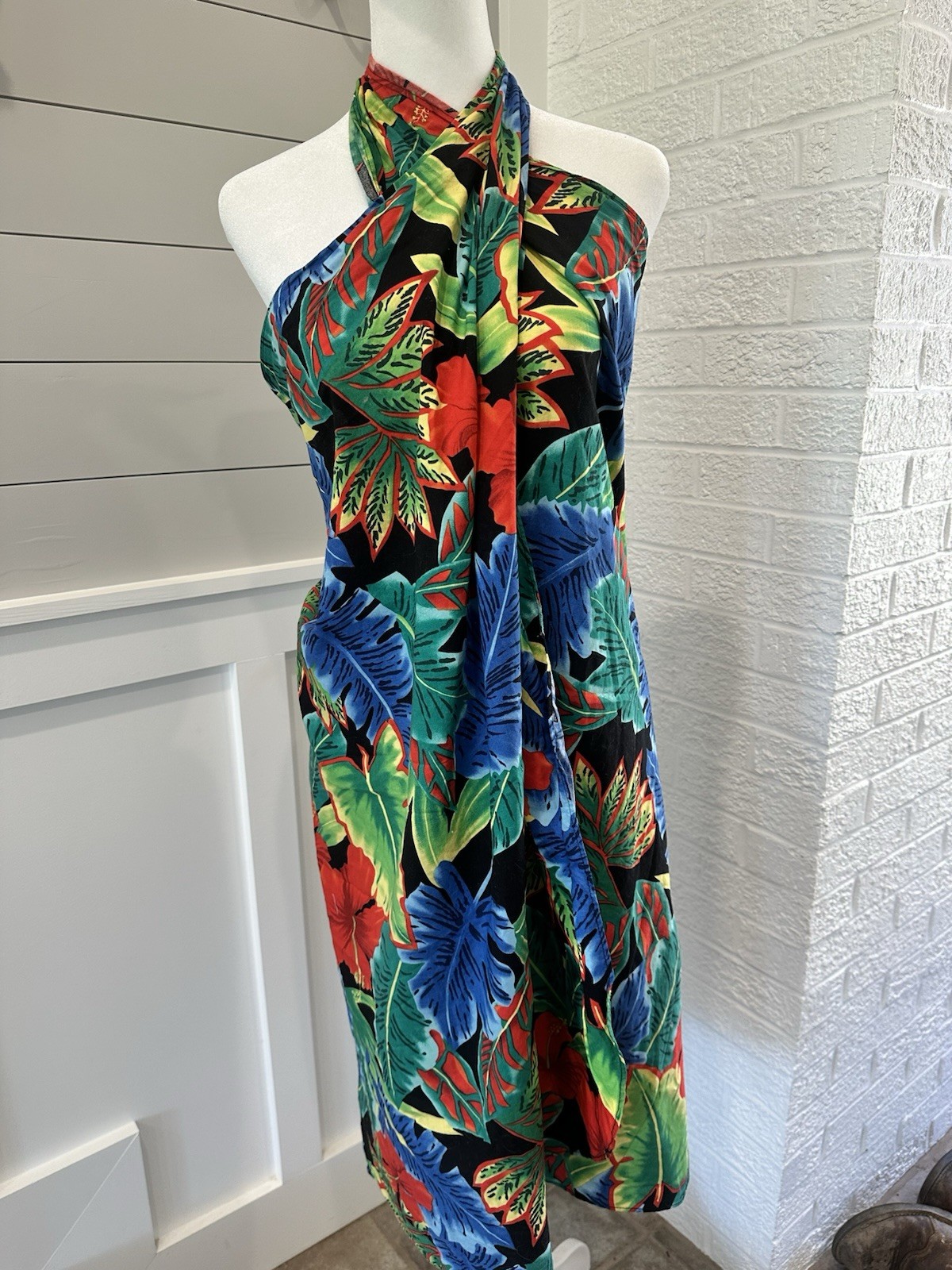 Hilo Hattie&rsquo;s Vintage Sarong Pareo Wrap Dress Skirt Hawaiian Floral Tiki Red USA