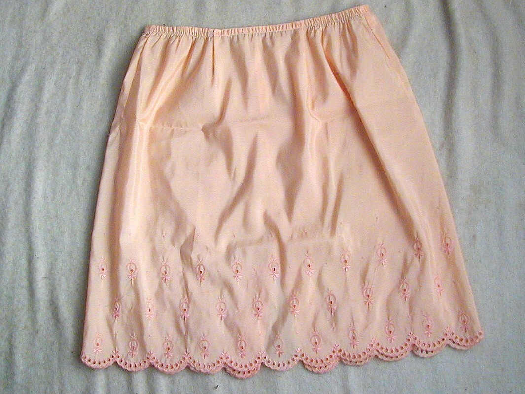Vintage 1950-60&rsquo;s Barbizon 21&Prime; Orange Tafredda Embroidered Half Slip Size Large