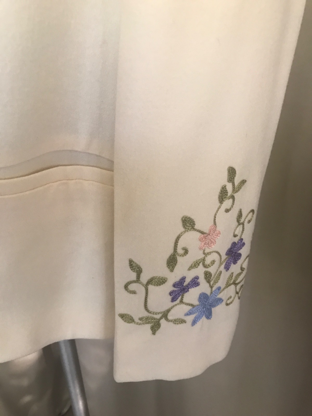 Vintage70&prime; light cream wool Union Made jacket finished with colorful embroidery