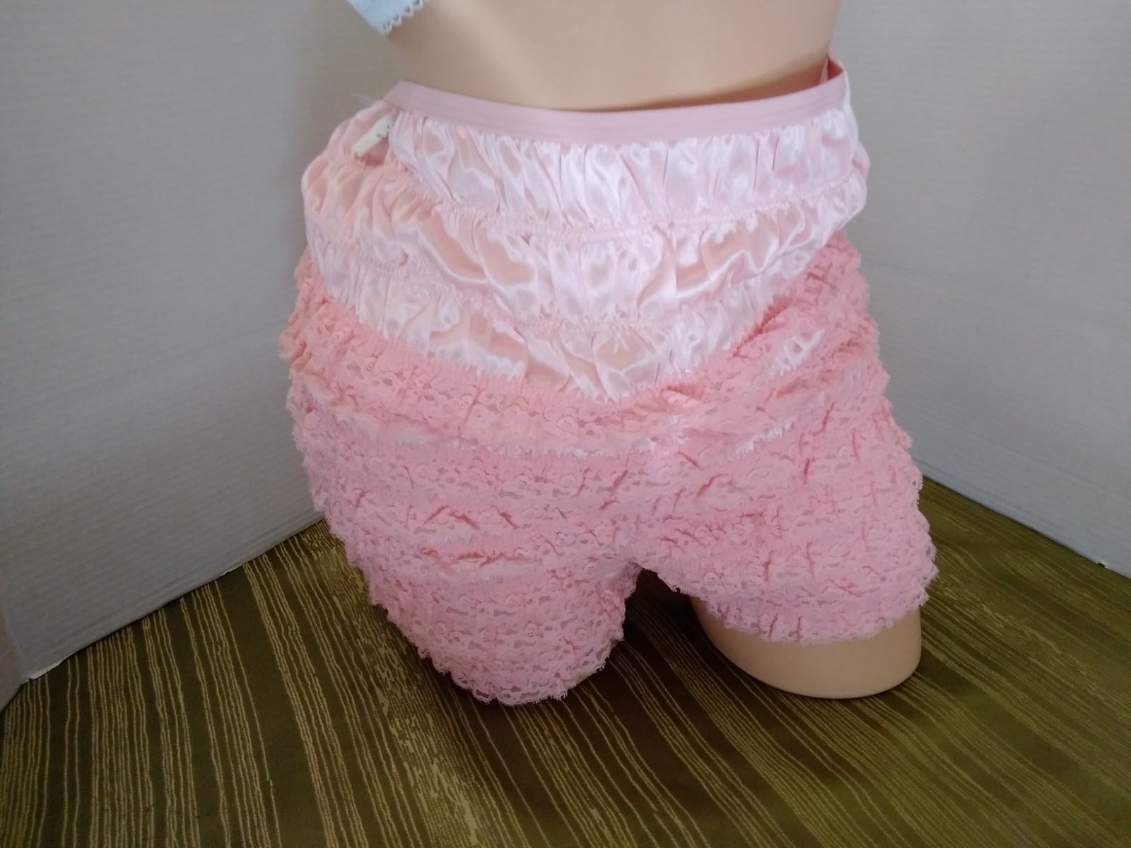 VTG USA XL Malco Modes Lace Ruffle Dance Pettipants Bloomers High Waisted Pink