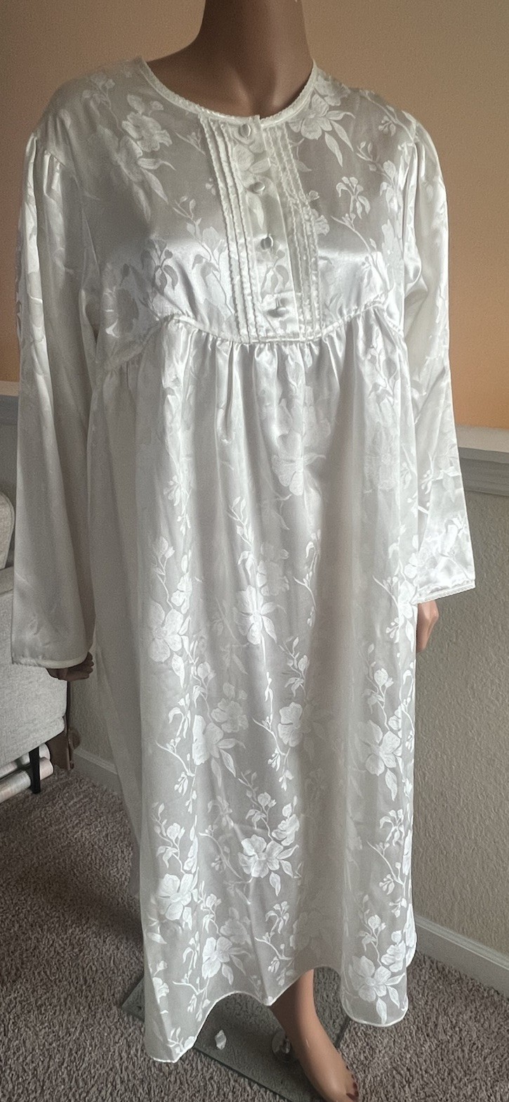 Vintage NWT Erika Taylor Intimates Ivory Floral Satin Nightgown Size Large