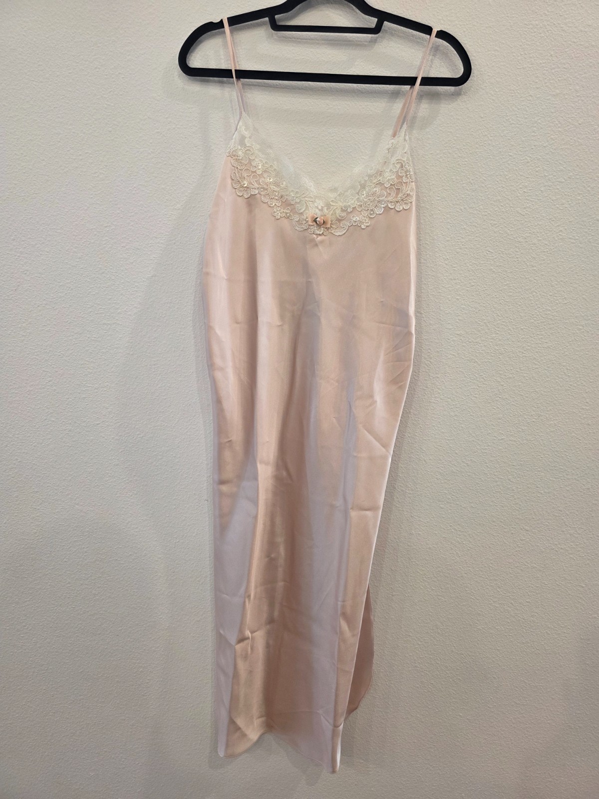 Vintage California Dynasty blush pink satin full slip/nightgown in a women&rsquo;s Med