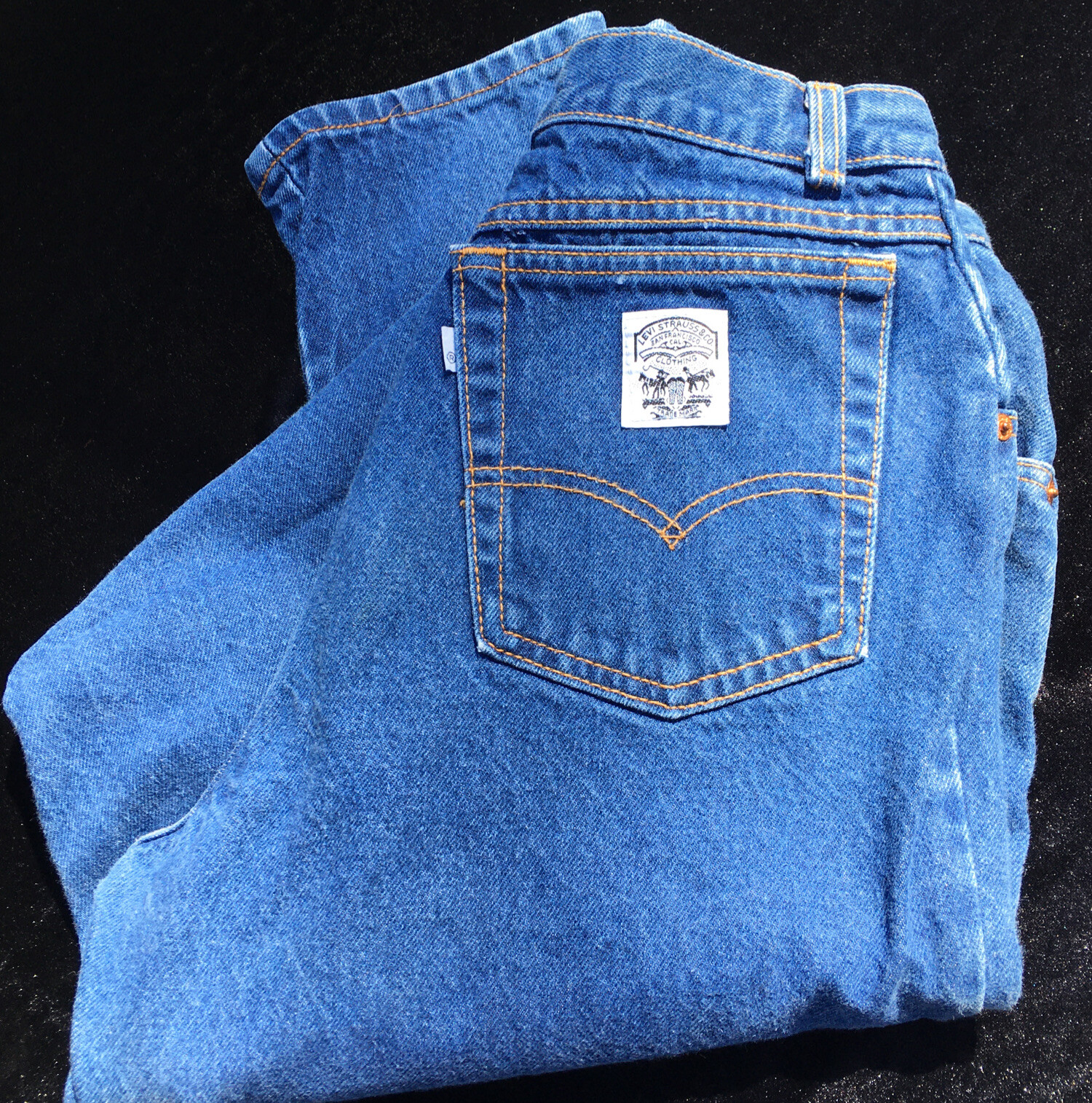 VINTAGE LEVI&rsquo;S WHITE TAG TAPERED LEG MOM JEANS MADE IN U.S.A. WOMEN&rsquo;S SIZE 13