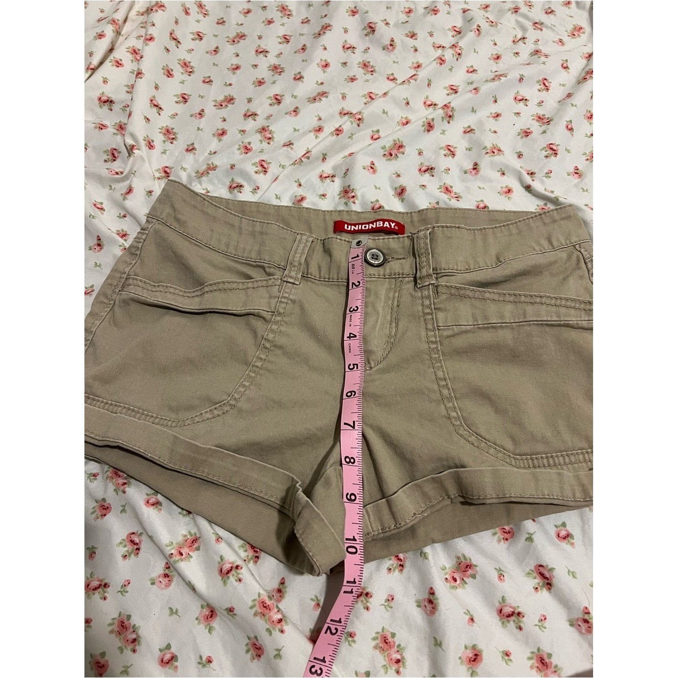 vintage union bay low rise khaki shorts with butt pockets