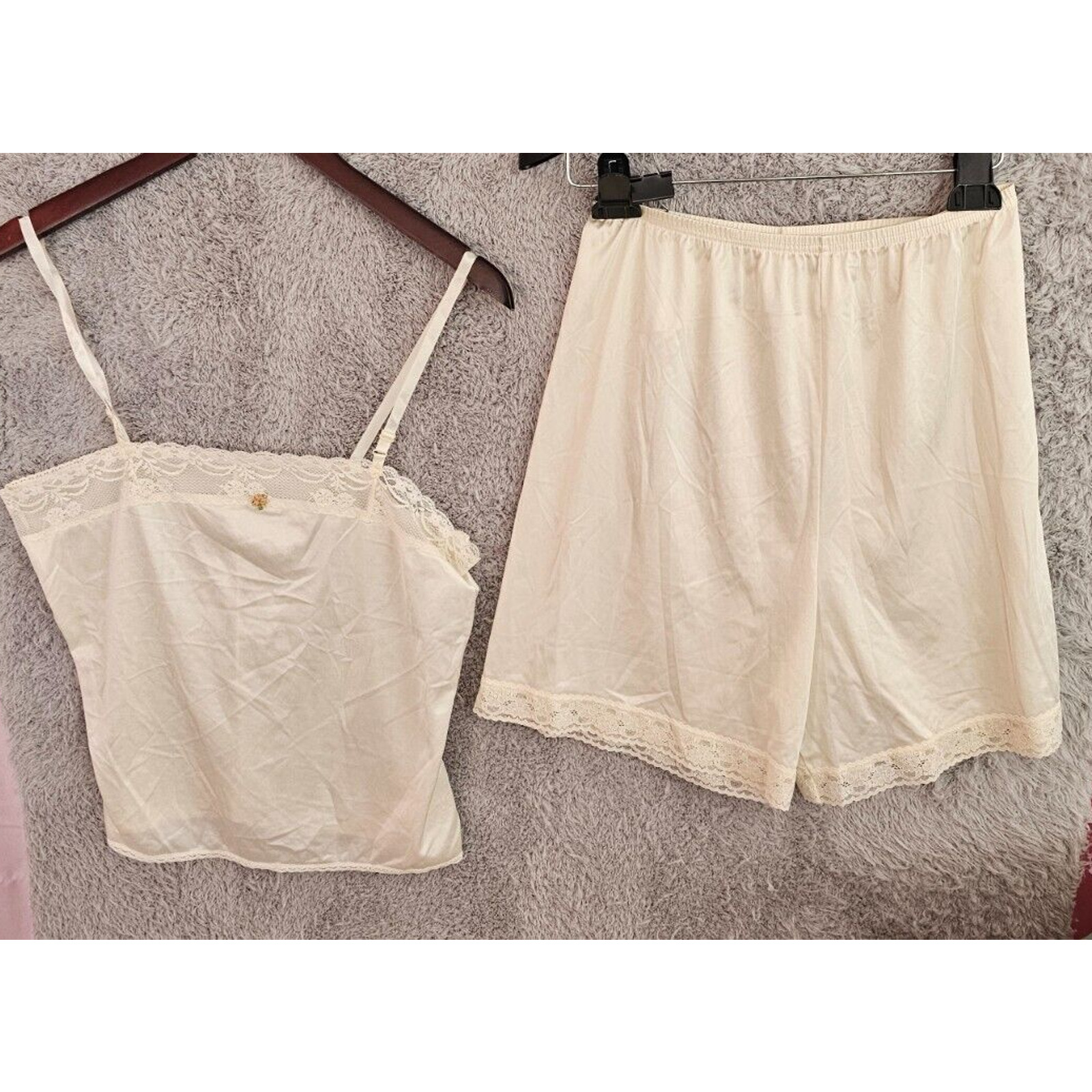 VANITY FAIR Ivory Satin BLOOMERS Bottoms Shorts & Leggs Satin Tank 34 Medium