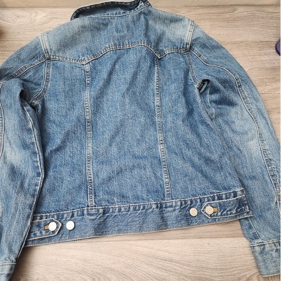 Vintage GAP Blue Jean Trucker Jacket Size M Denim Faded Y2K Timeless Classic